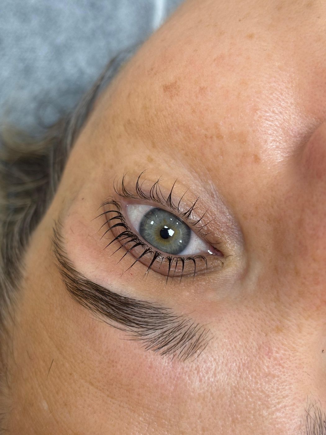 Una mirada más abierta con tus pestañas naturales